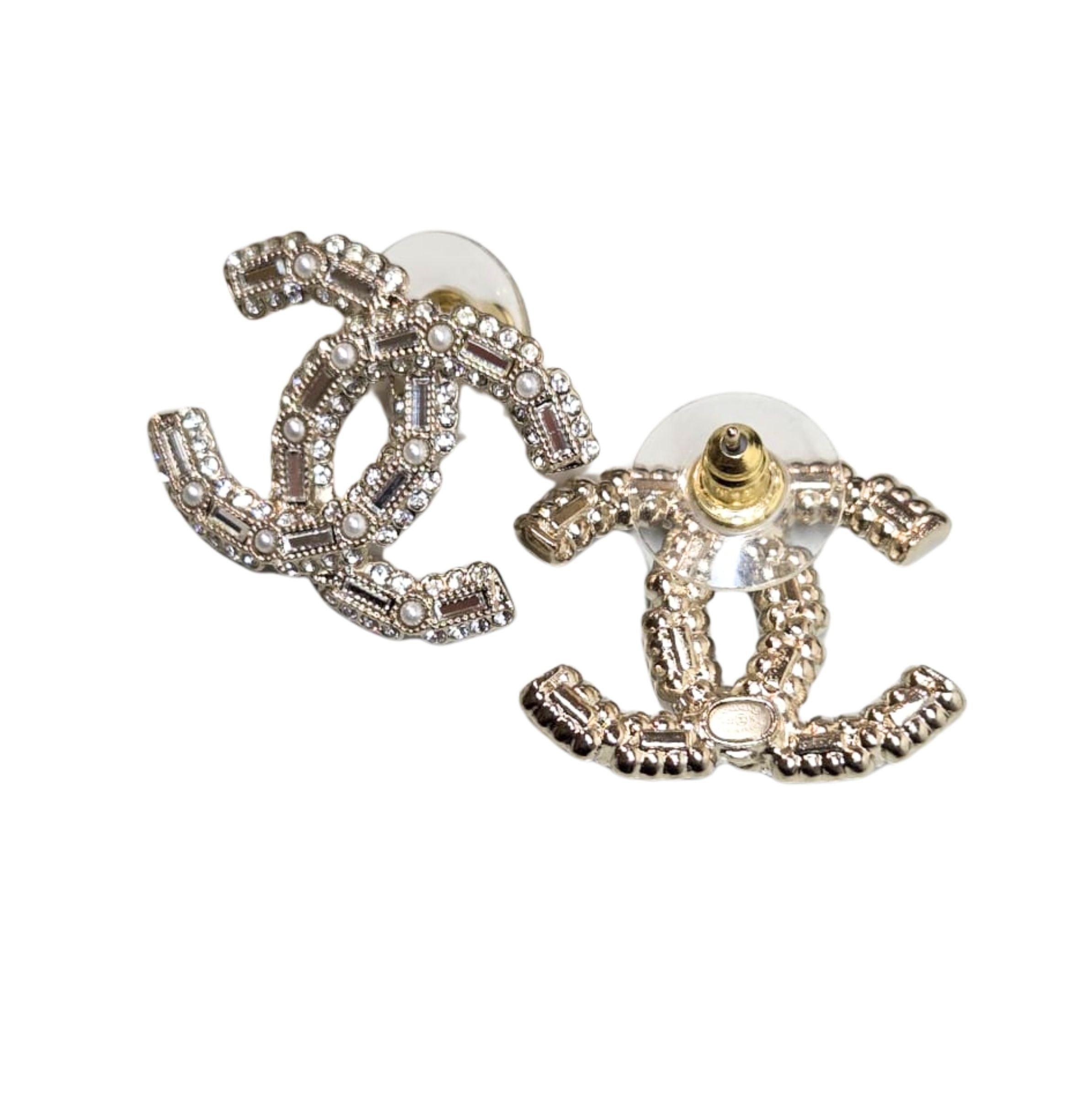 Pozłacane kolczyki z perłami i kryształkami, model logo CC, Chanel - obrazek 3