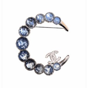 Efektowna posrebrzana broszka, model logo CC, Chanel